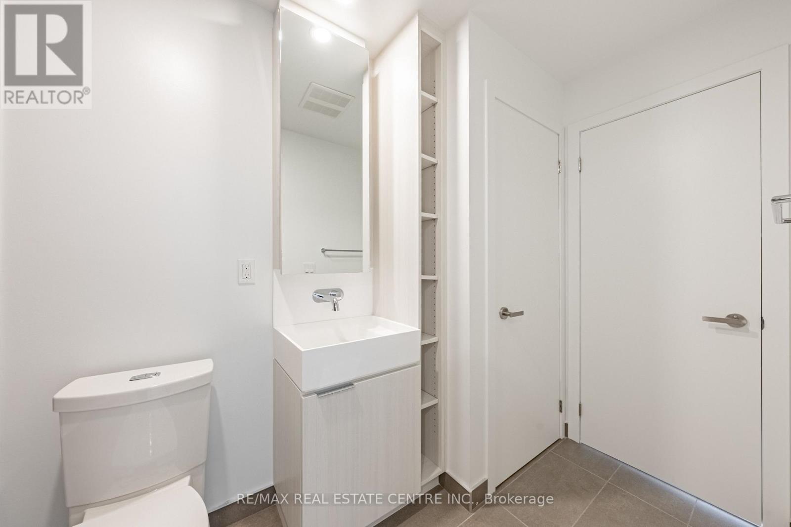 2107 - 370 Martha Street, Burlington, Ontario  L7R 0G9 - Photo 24 - W12950690