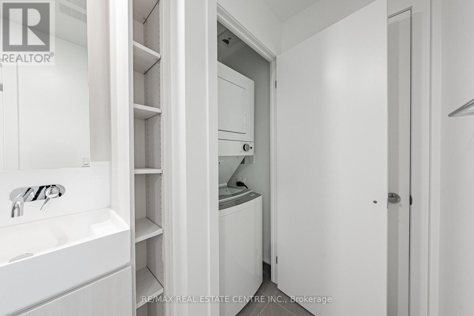 2107 - 370 Martha Street, Burlington, Ontario  L7R 0G9 - Photo 25 - W12950690