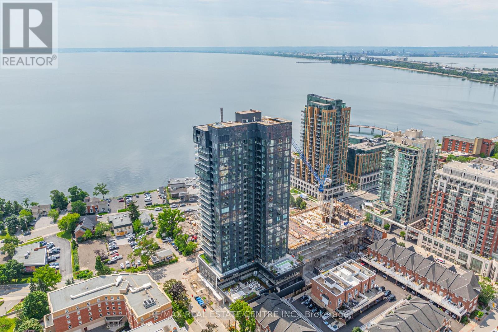 2107 - 370 Martha Street, Burlington, Ontario  L7R 0G9 - Photo 3 - W12950690