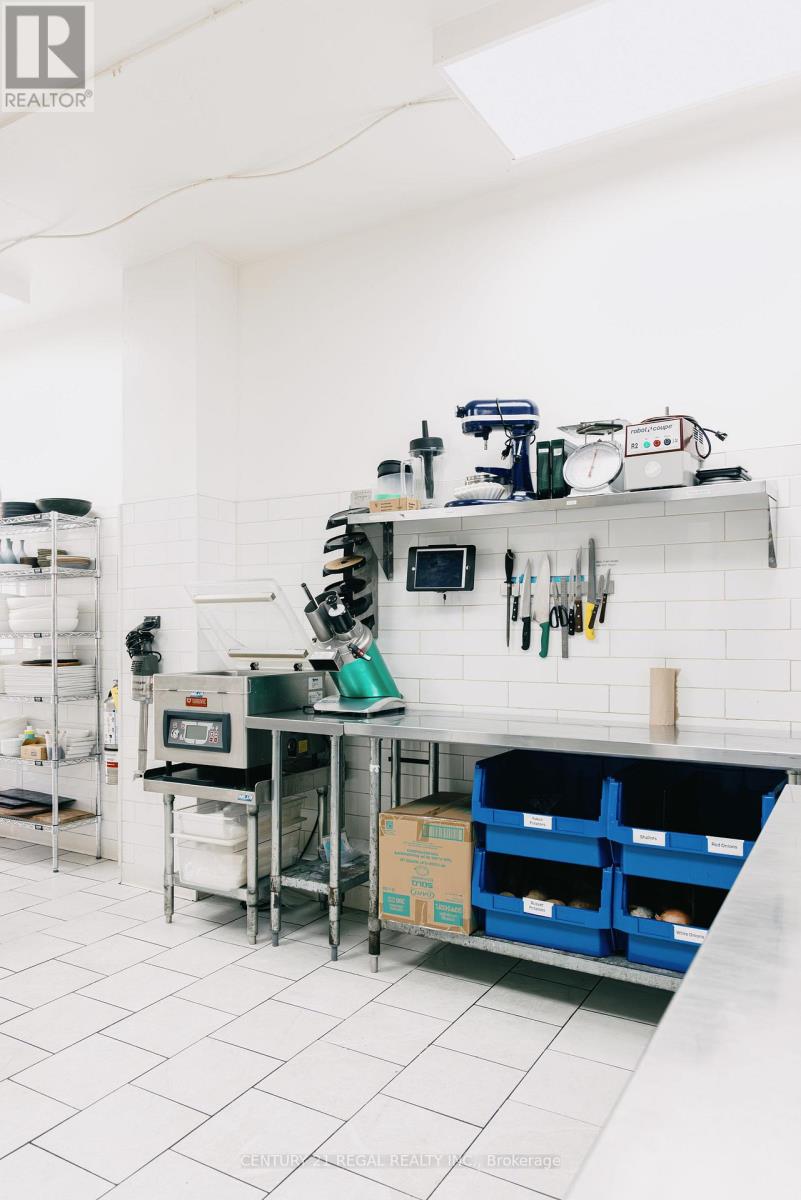 109 Jefferson Avenue, Toronto, Ontario  M6K 3E4 - Photo 10 - W12950700