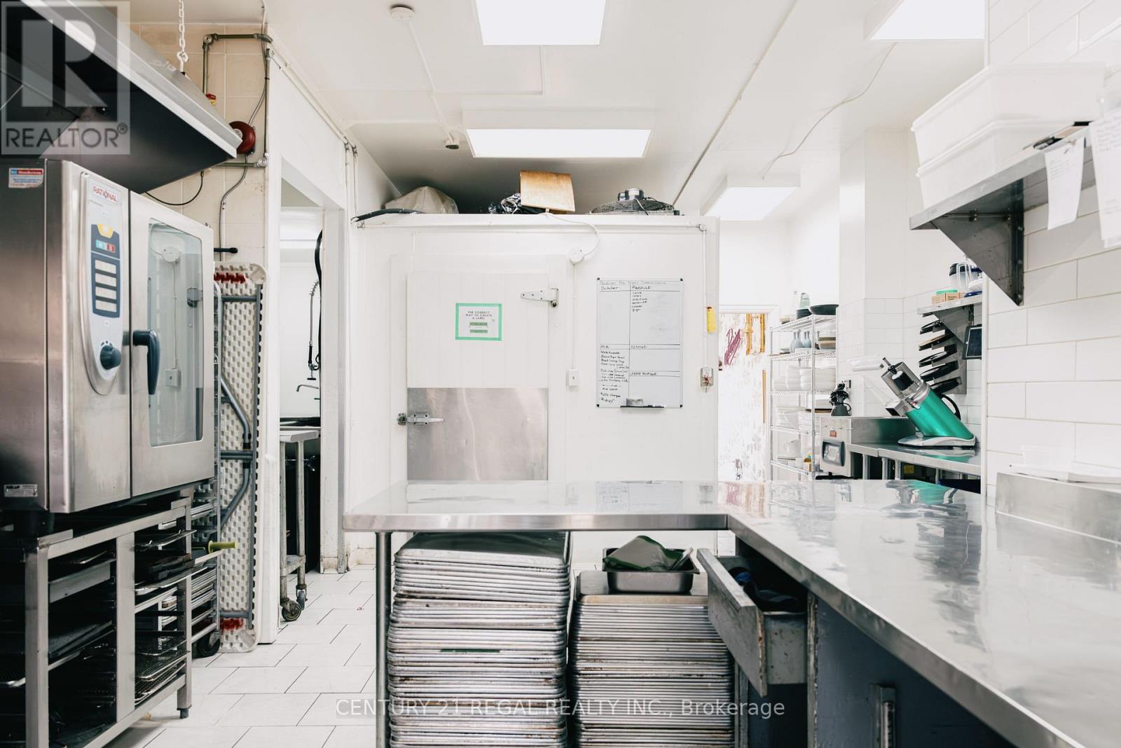 109 Jefferson Avenue, Toronto, Ontario  M6K 3E4 - Photo 11 - W12950700