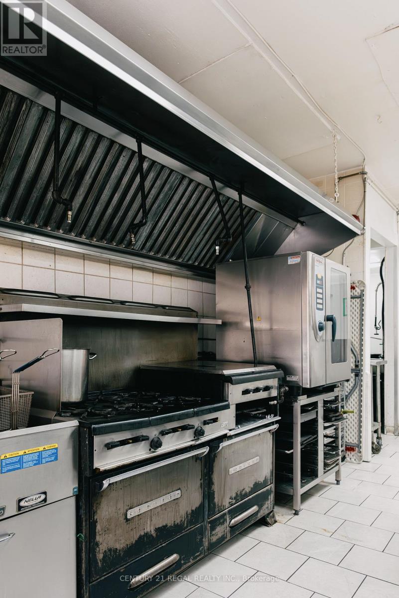 109 Jefferson Avenue, Toronto, Ontario  M6K 3E4 - Photo 12 - W12950700