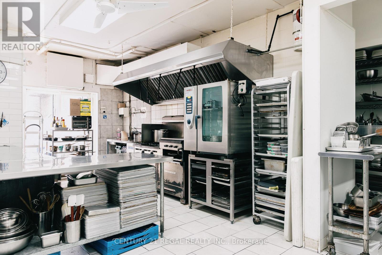 109 Jefferson Avenue, Toronto, Ontario  M6K 3E4 - Photo 15 - W12950700