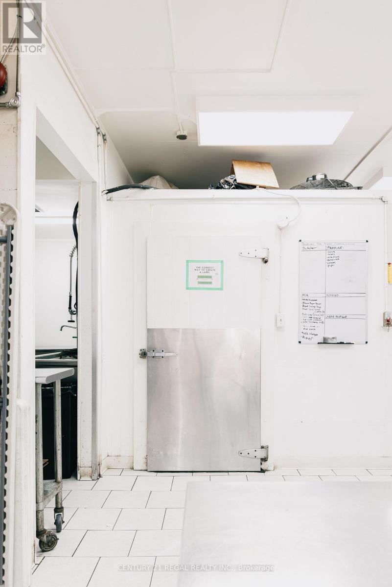 109 Jefferson Avenue, Toronto, Ontario  M6K 3E4 - Photo 16 - W12950700