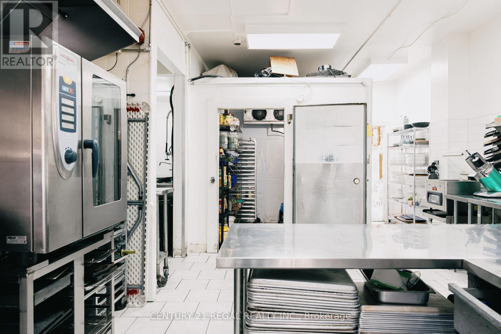 109 Jefferson Avenue, Toronto, Ontario  M6K 3E4 - Photo 18 - W12950700