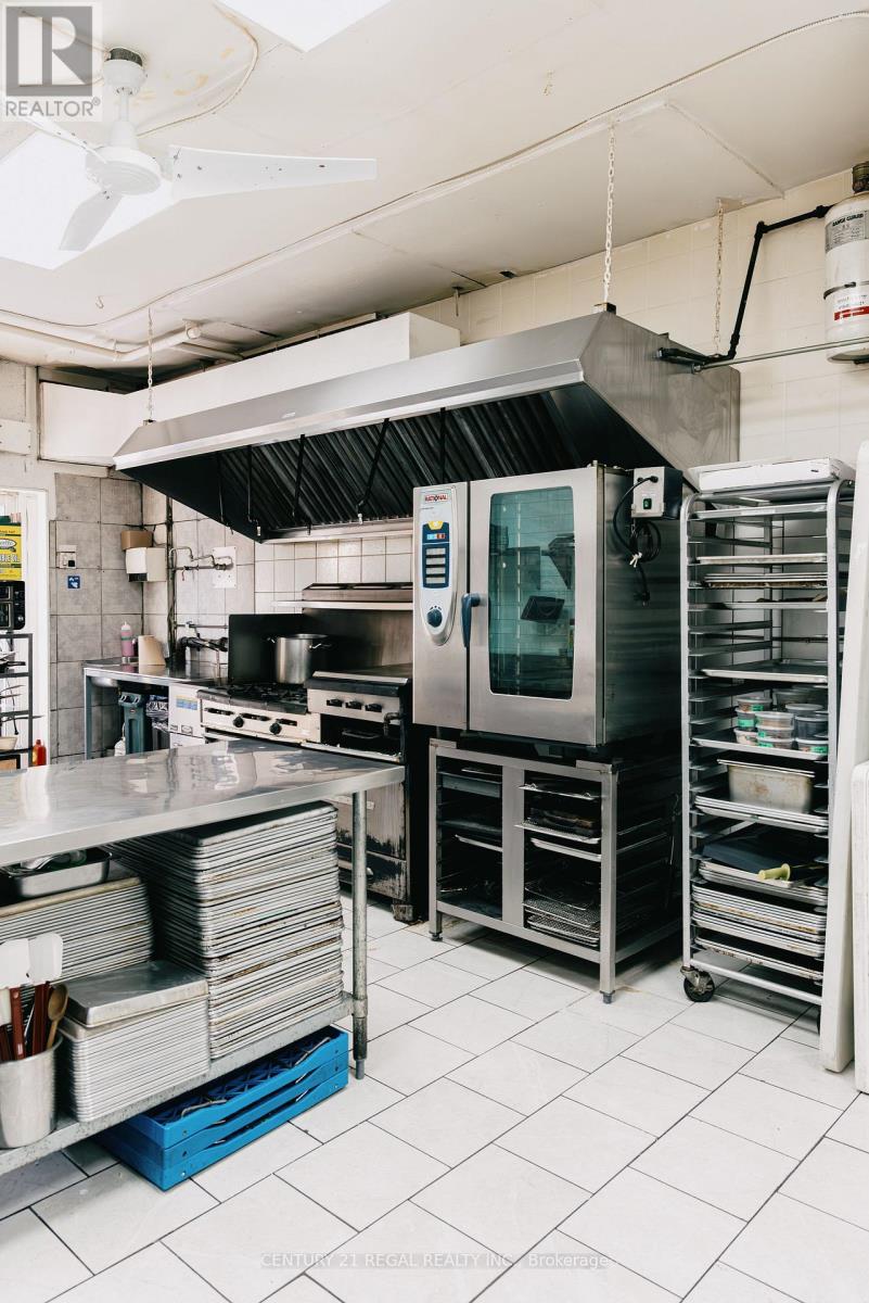 109 Jefferson Avenue, Toronto, Ontario  M6K 3E4 - Photo 2 - W12950700