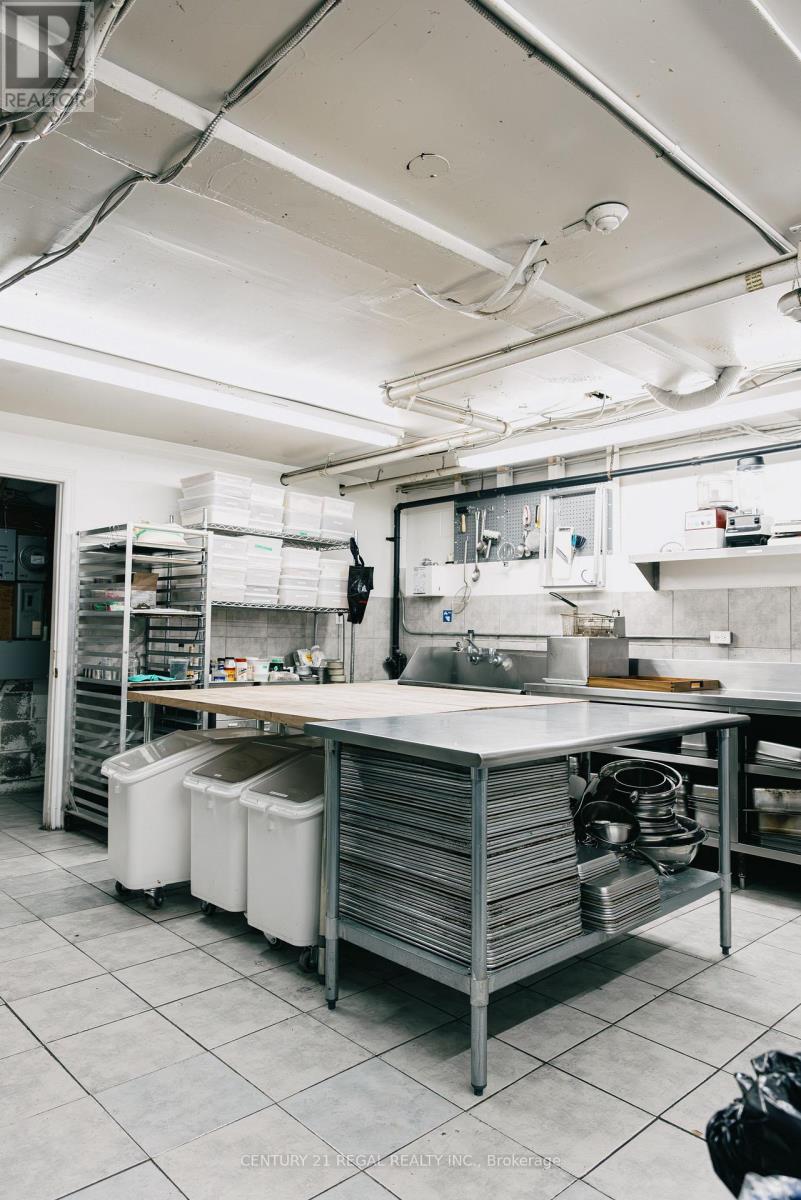 109 Jefferson Avenue, Toronto, Ontario  M6K 3E4 - Photo 4 - W12950700