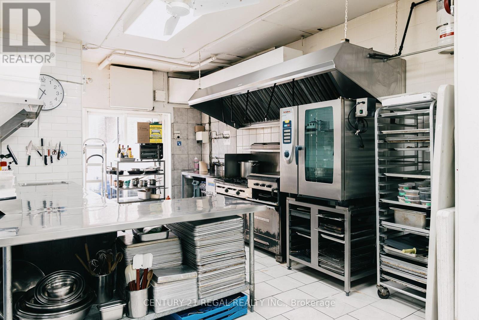 109 Jefferson Avenue, Toronto, Ontario  M6K 3E4 - Photo 7 - W12950700