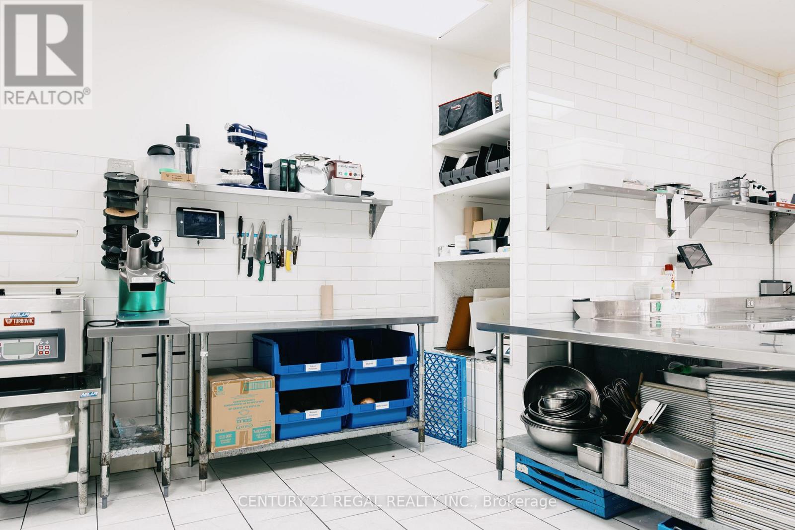 109 Jefferson Avenue, Toronto, Ontario  M6K 3E4 - Photo 8 - W12950700