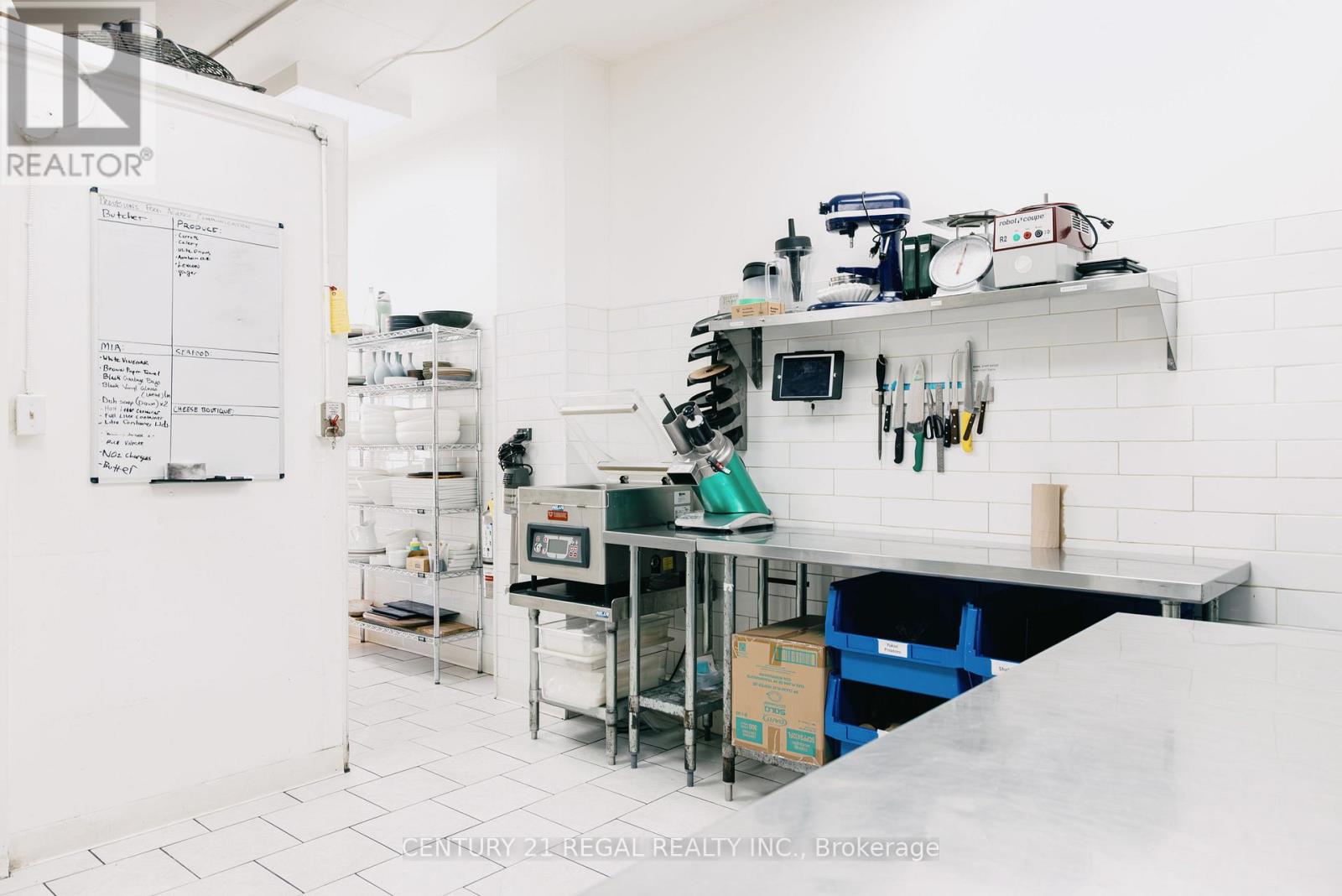 109 Jefferson Avenue, Toronto, Ontario  M6K 3E4 - Photo 9 - W12950700