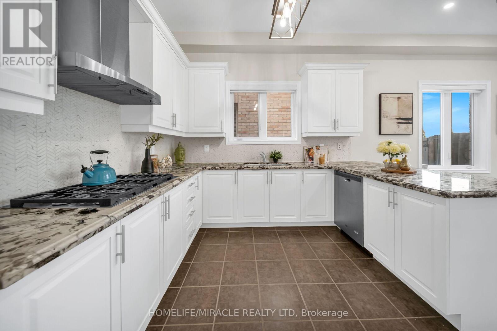 41 Hoxton Road, Brampton, Ontario  L7A 4L5 - Photo 19 - W12950704