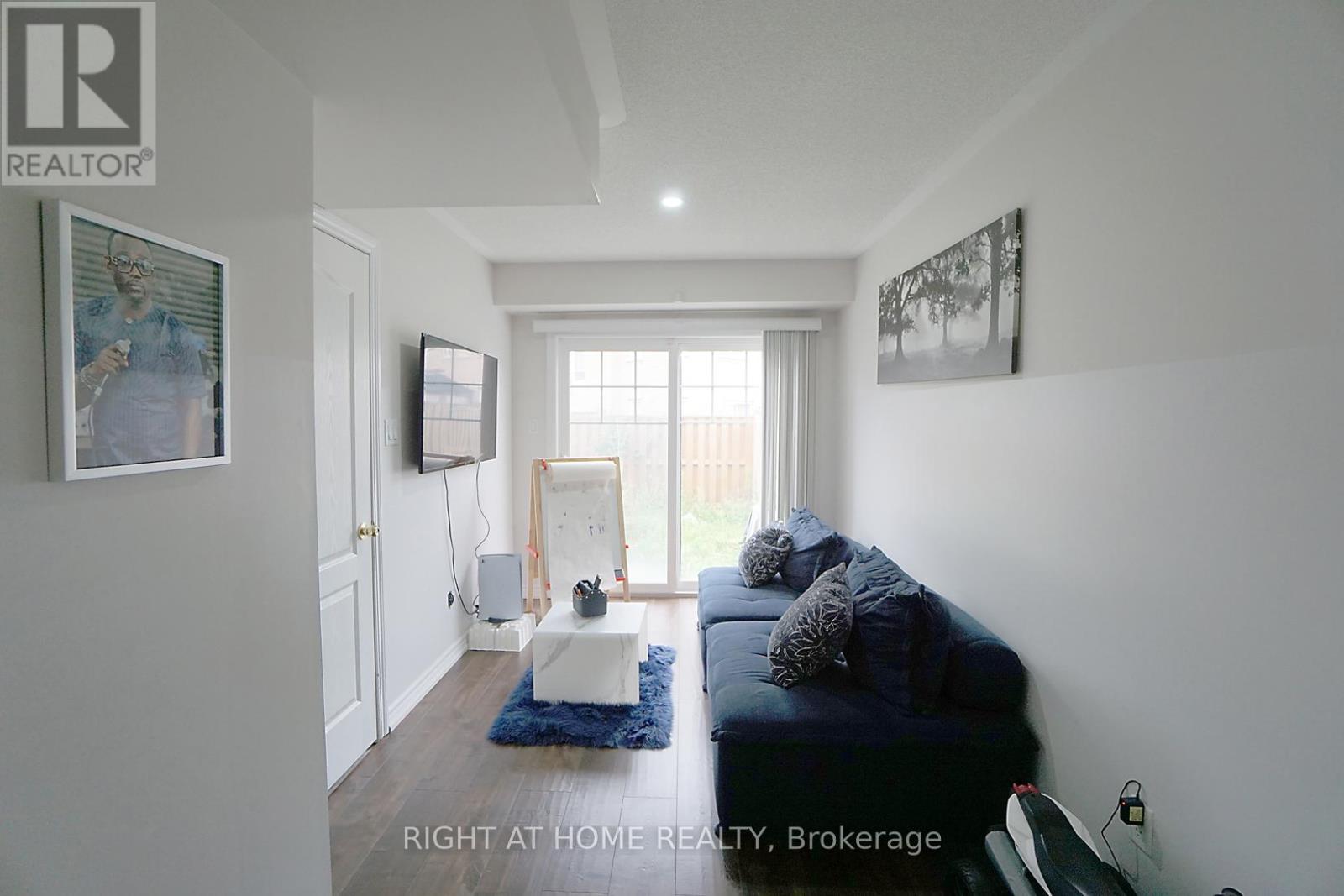 15 Magdalene Crescent, Brampton, Ontario  L6Z 0G9 - Photo 5 - W12950706