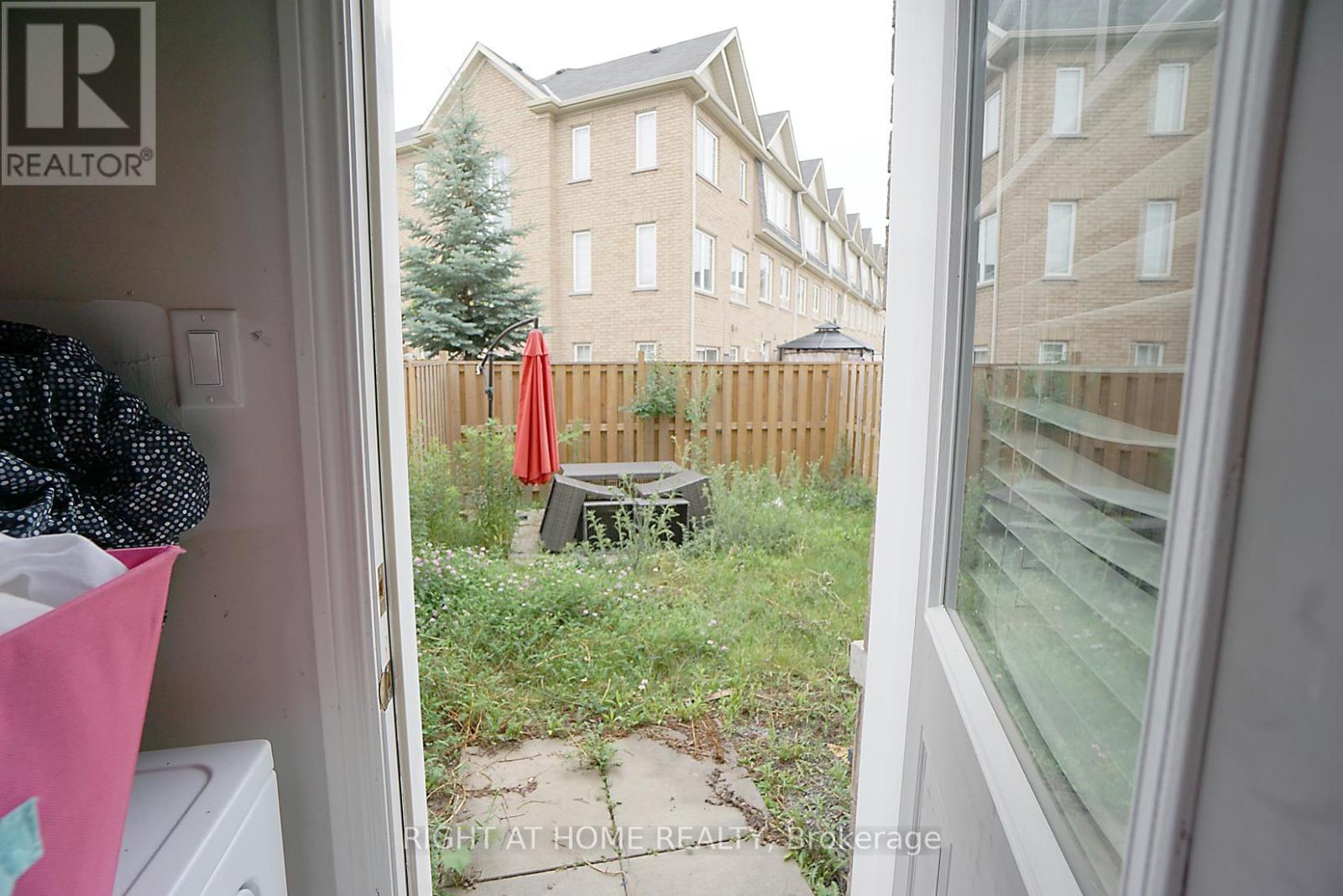 15 Magdalene Crescent, Brampton, Ontario  L6Z 0G9 - Photo 9 - W12950706