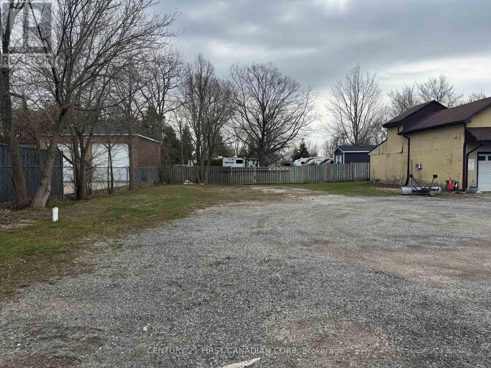 58 Ontario Street N, Lambton Shores, Ontario  N0M 1T0 - Photo 12 - X12950830