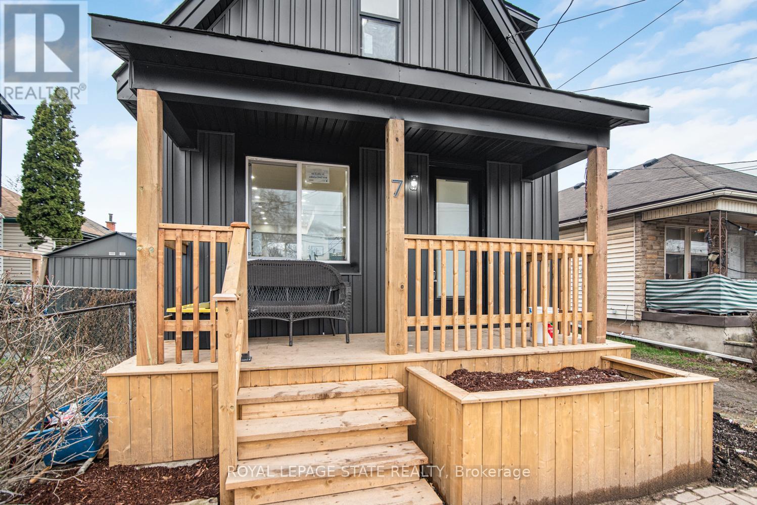 7 Stapleton Avenue, Hamilton, Ontario  L8H 3N4 - Photo 3 - X12950238