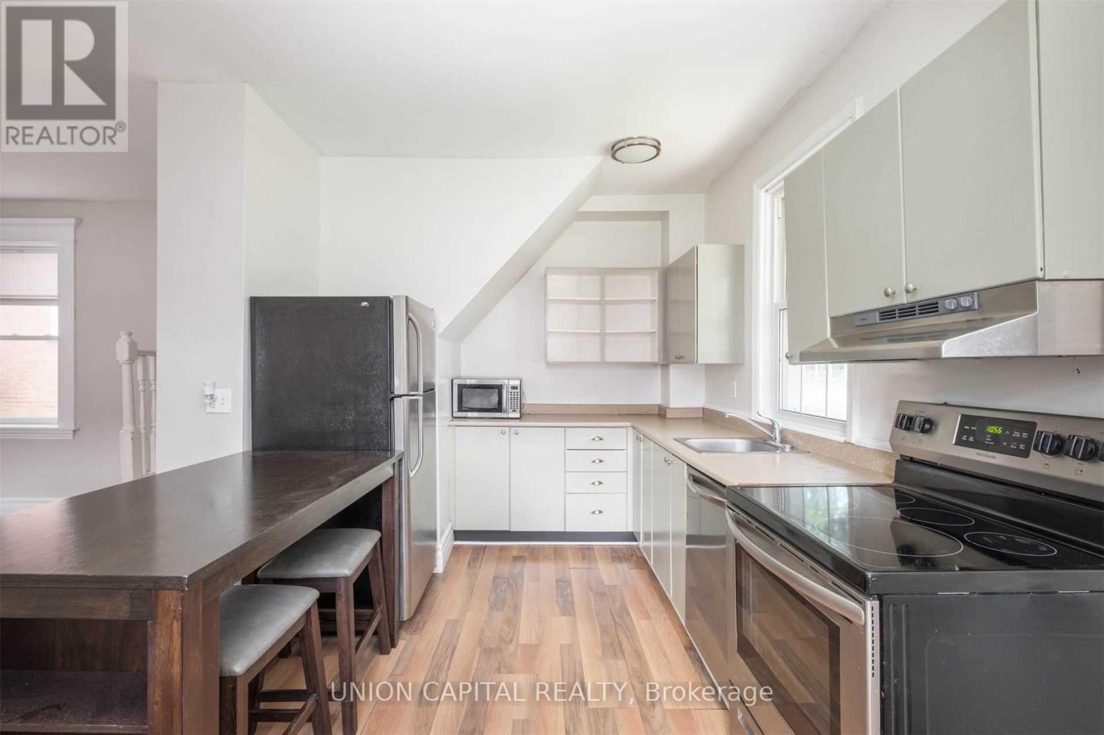 A - 207 Perry Street, Peterborough, Ontario  K9J 2H9 - Photo 2 - X12950296