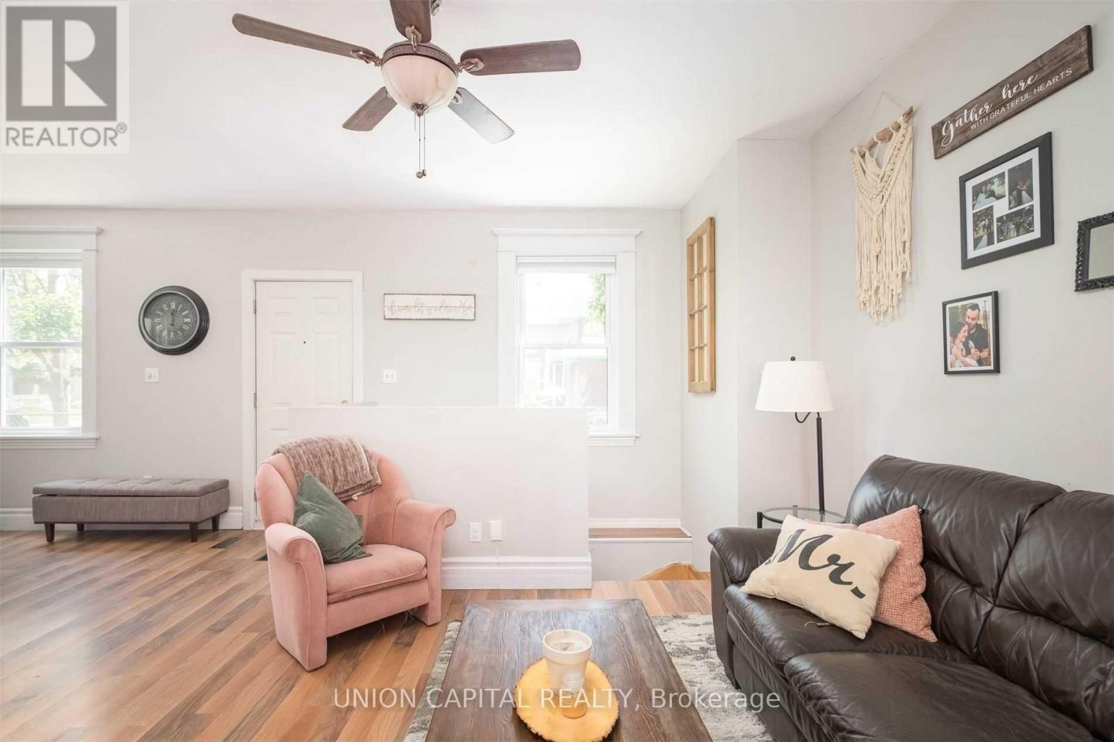 A - 207 Perry Street, Peterborough, Ontario  K9J 2H9 - Photo 3 - X12950296