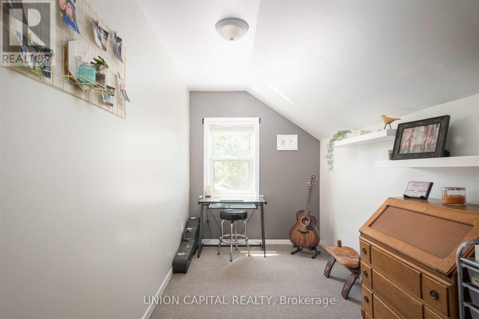 A - 207 Perry Street, Peterborough, Ontario  K9J 2H9 - Photo 4 - X12950296