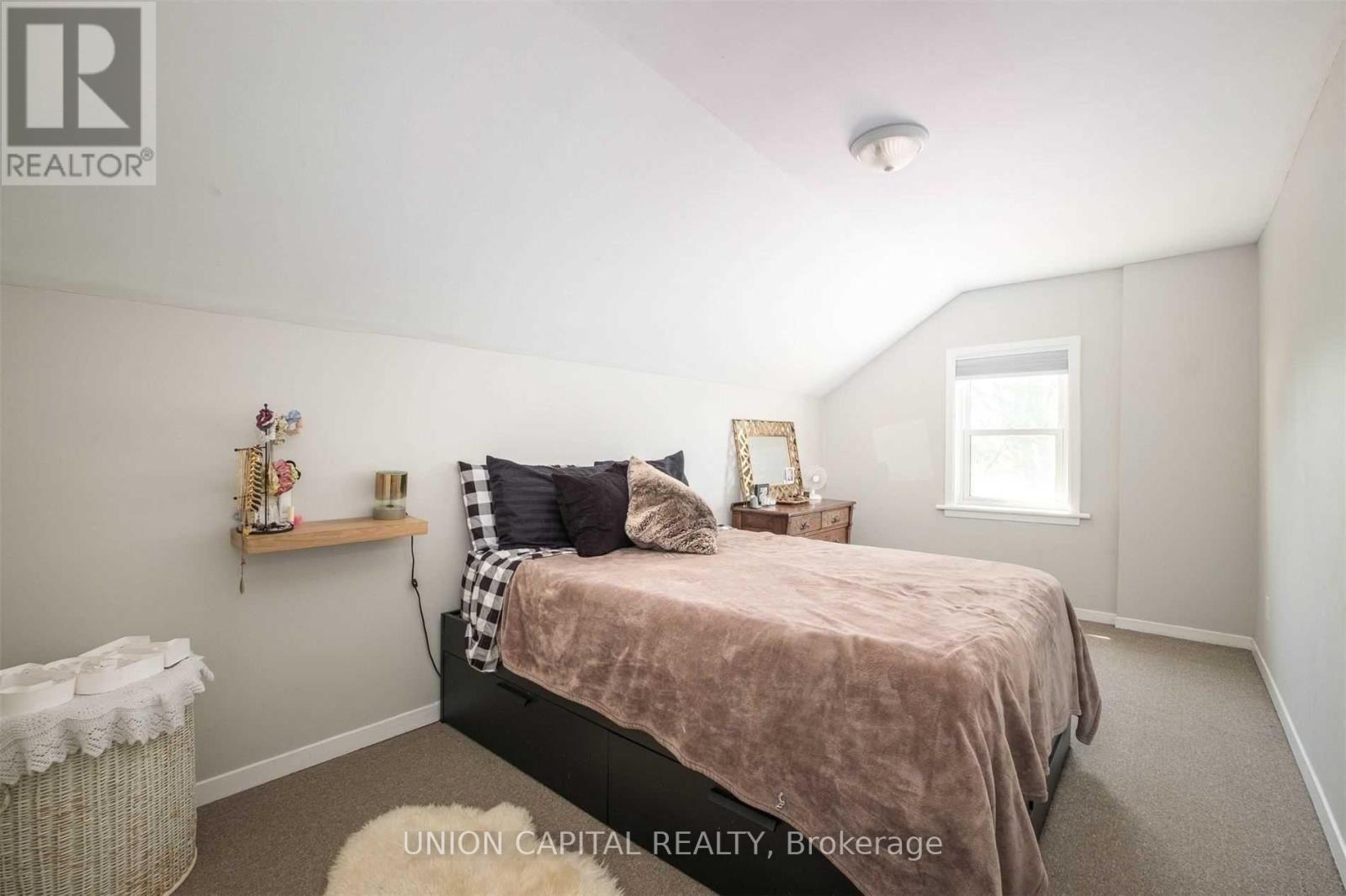 A - 207 Perry Street, Peterborough, Ontario  K9J 2H9 - Photo 5 - X12950296