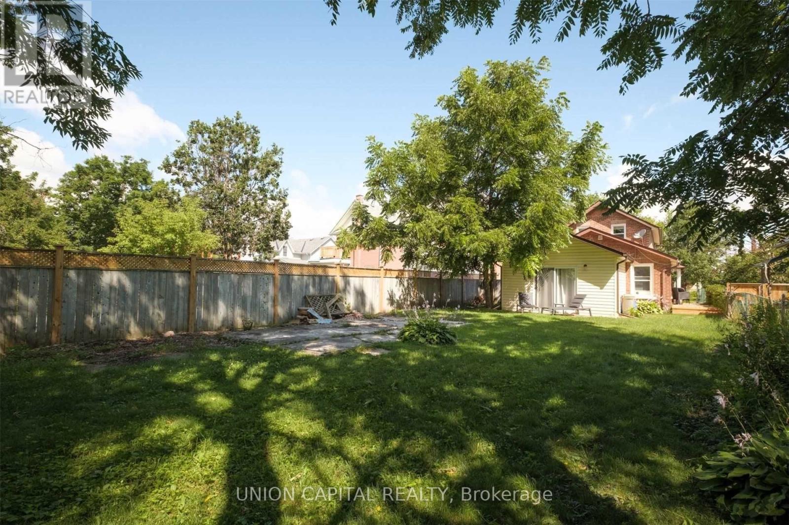 A - 207 Perry Street, Peterborough, Ontario  K9J 2H9 - Photo 6 - X12950296