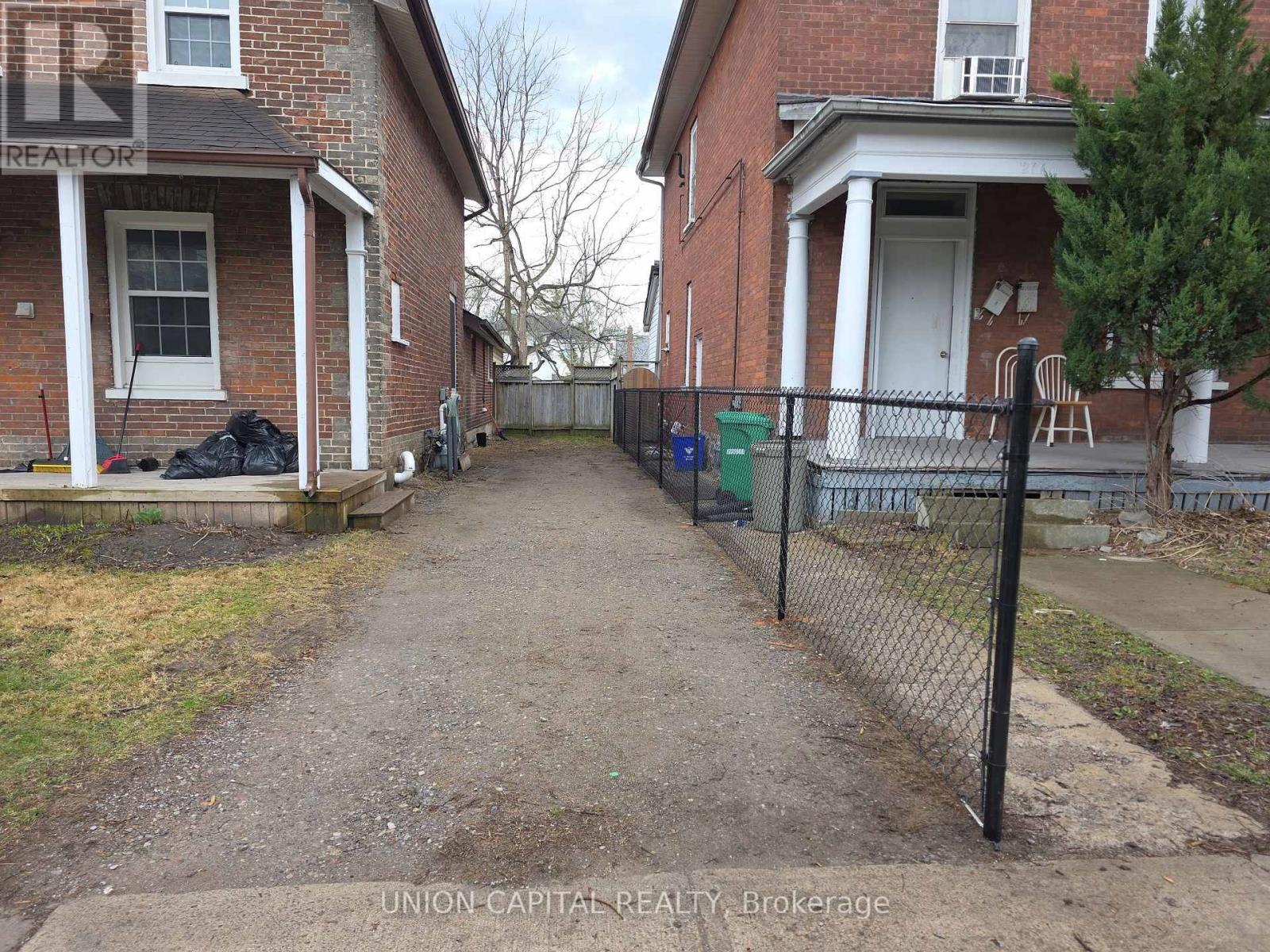 A - 207 Perry Street, Peterborough, Ontario  K9J 2H9 - Photo 7 - X12950296