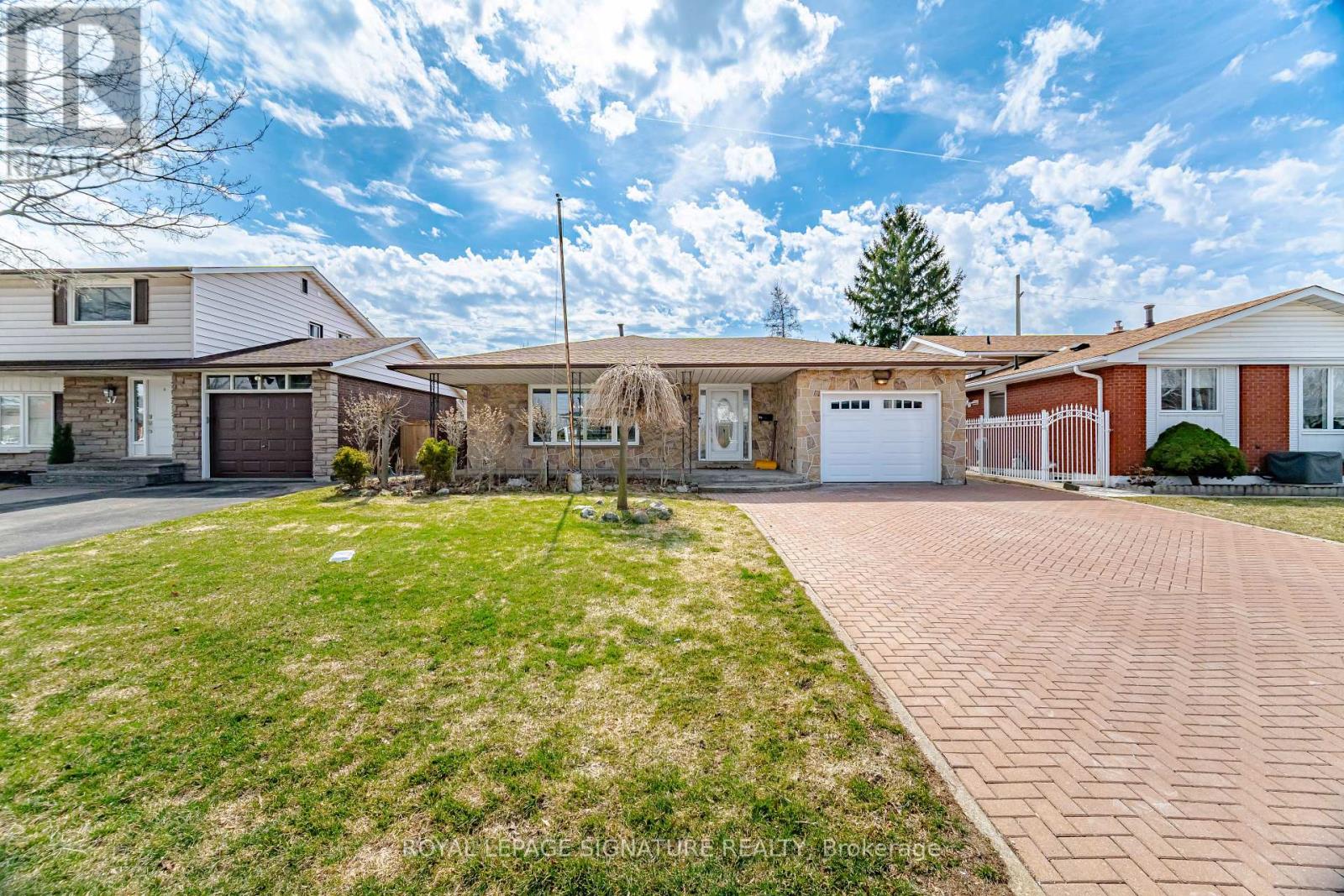 39 Darlington Drive, Hamilton, Ontario  L9C 2L8 - Photo 2 - X12950436