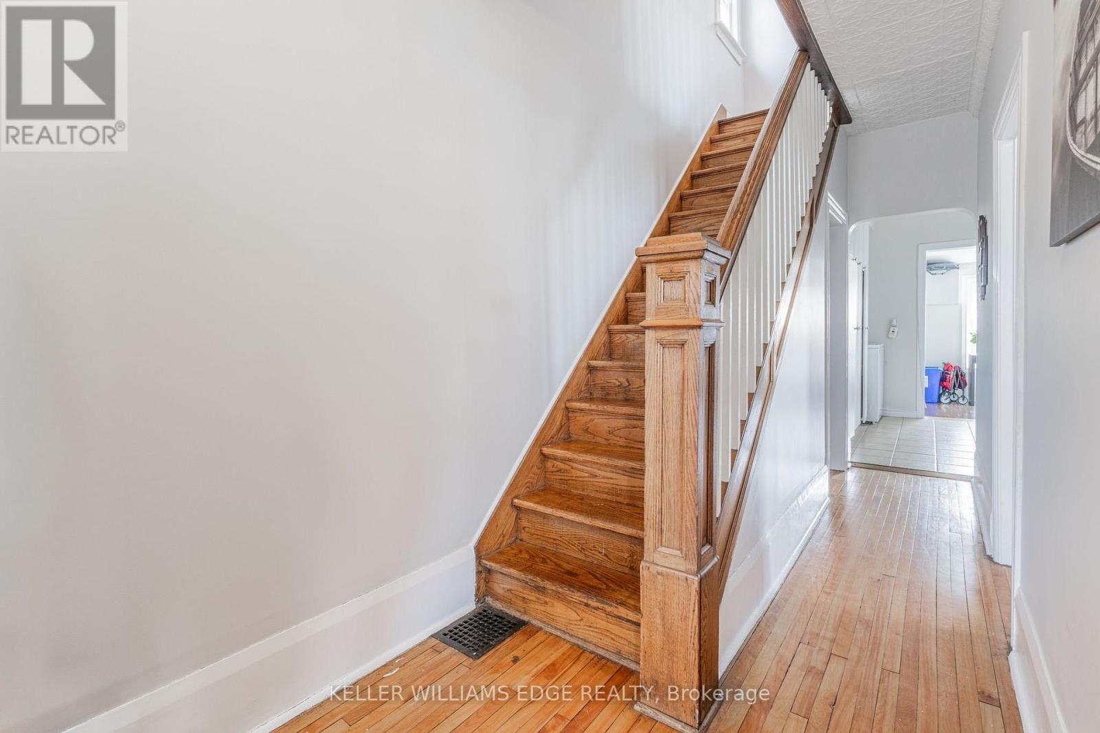 20 Cambridge Avenue, Hamilton, Ontario  L8H 1T5 - Photo 3 - X12950548