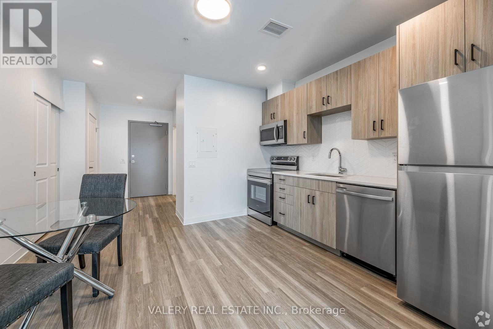 606 - 155 King St Street N, Waterloo, Ontario  N2J 0E8 - Photo 3 - X12950578