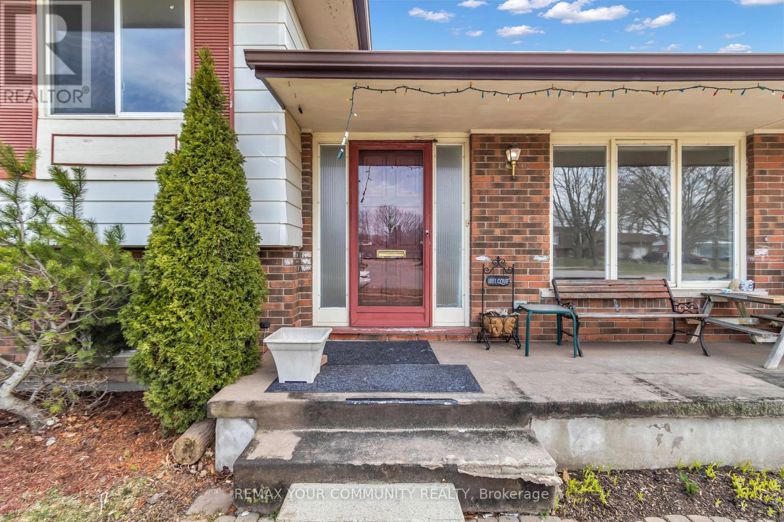 32 Wellbrook Boulevard, Welland, Ontario  L3C 5T4 - Photo 3 - X12950638