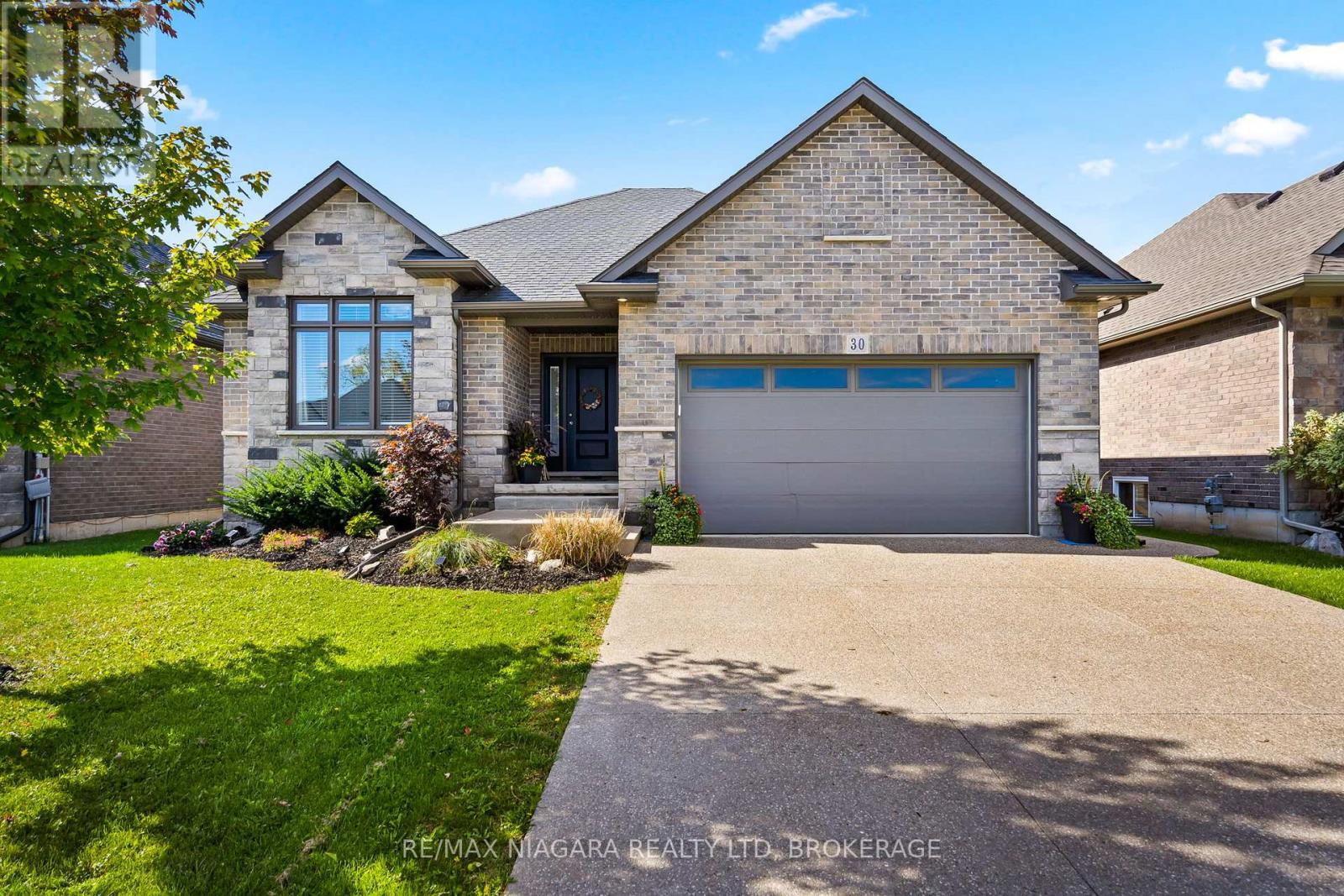 30 RENFIELD STREET, Port Colborne, Ontario