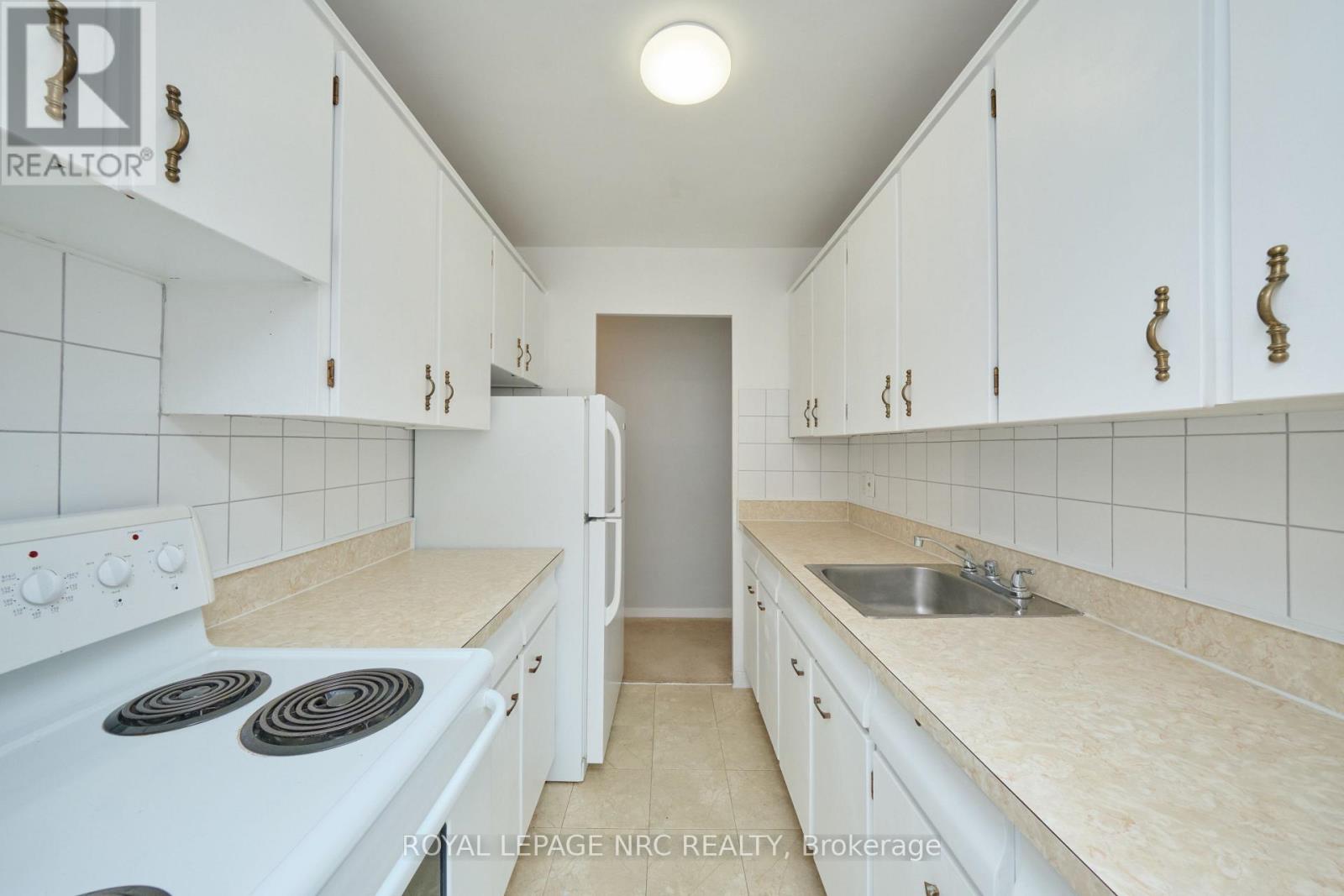 304 - 253 Fitch Street, Welland, Ontario  L3C 4W3 - Photo 4 - X12950758