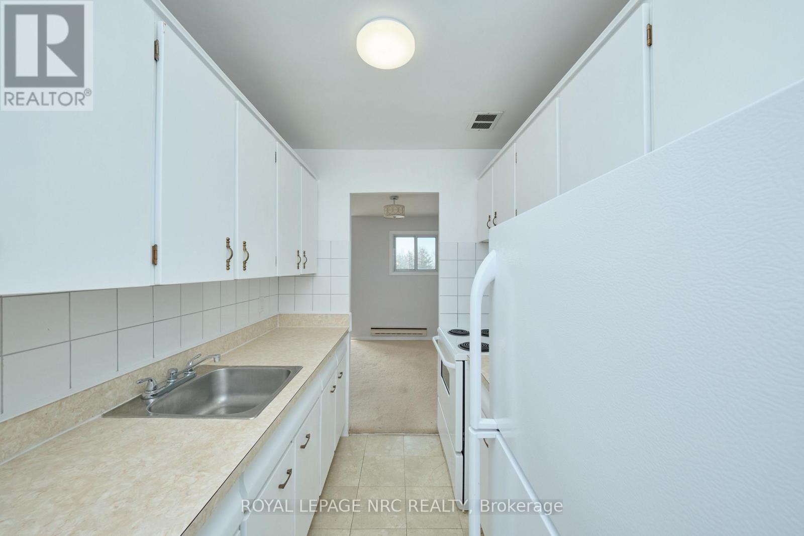 304 - 253 Fitch Street, Welland, Ontario  L3C 4W3 - Photo 5 - X12950758