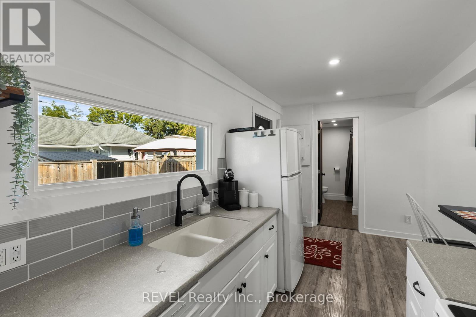 313 Ridgeway Road, Fort Erie (Crystal Beach), Ontario  L0S 1B0 - Photo 11 - X12950770