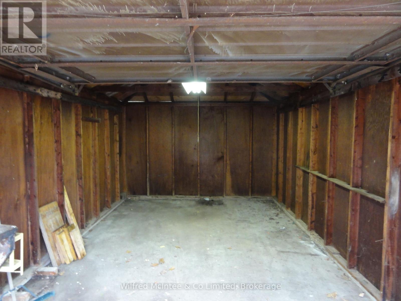 69 Haliburton Avenue, Toronto, Ontario  M9B 4Y6 - Photo 22 - W12950862