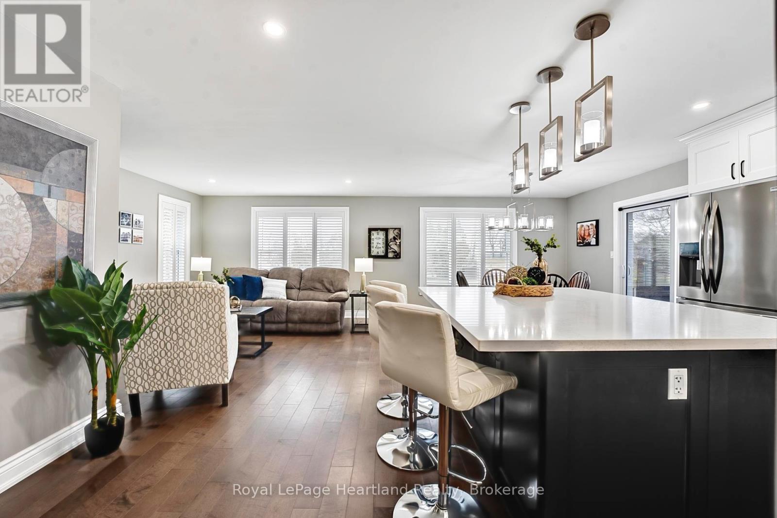 20 Crawford Street, North Huron, Ontario  N0G 2W0 - Photo 11 - X12950760