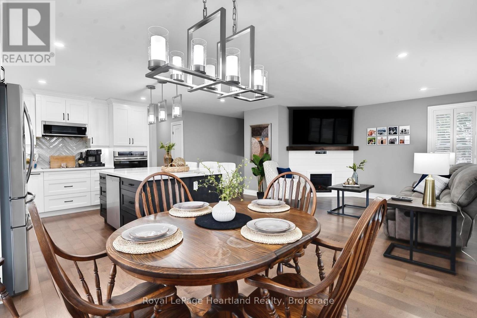 20 Crawford Street, North Huron, Ontario  N0G 2W0 - Photo 16 - X12950760