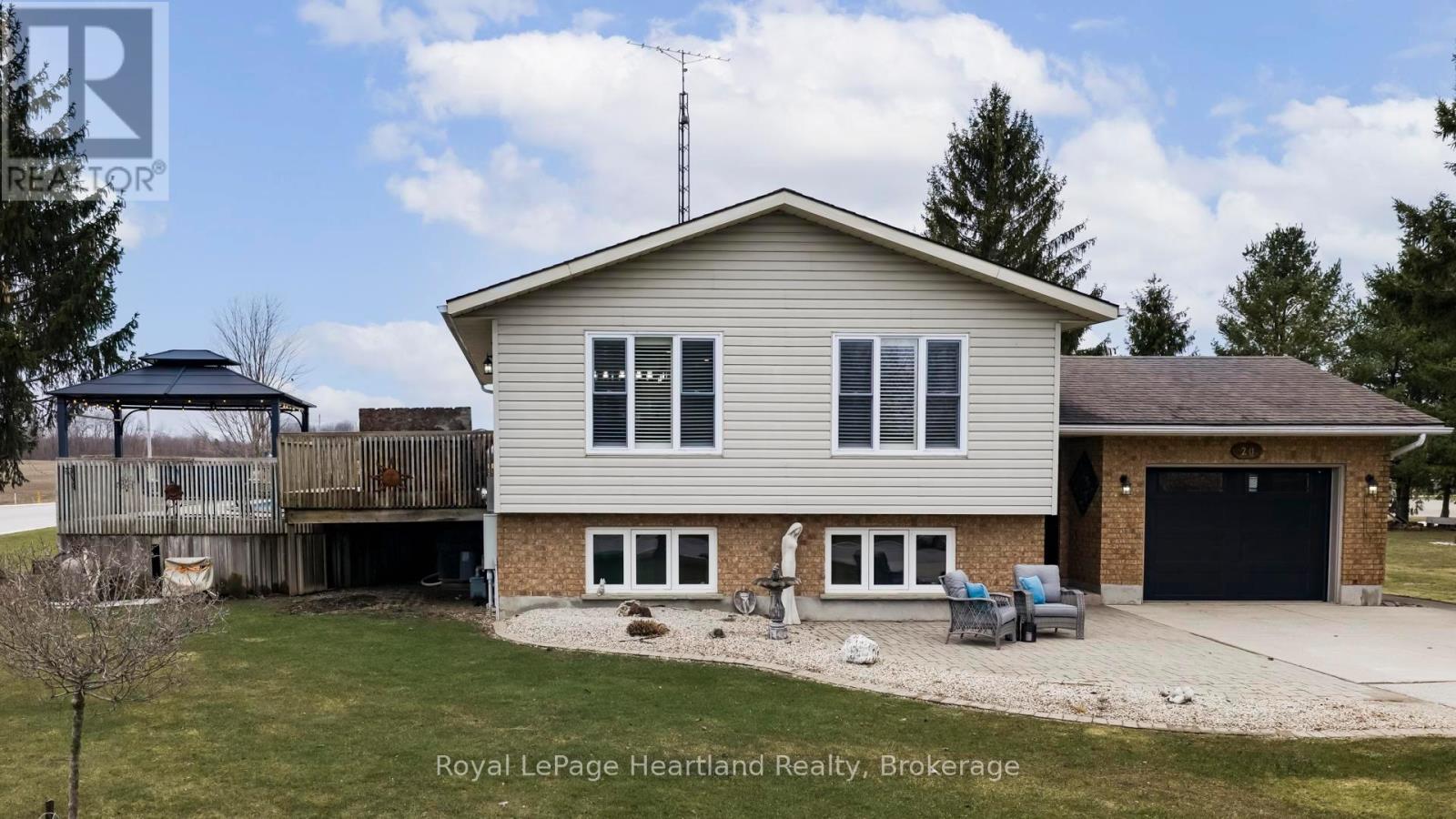 20 Crawford Street, North Huron, Ontario  N0G 2W0 - Photo 2 - X12950760