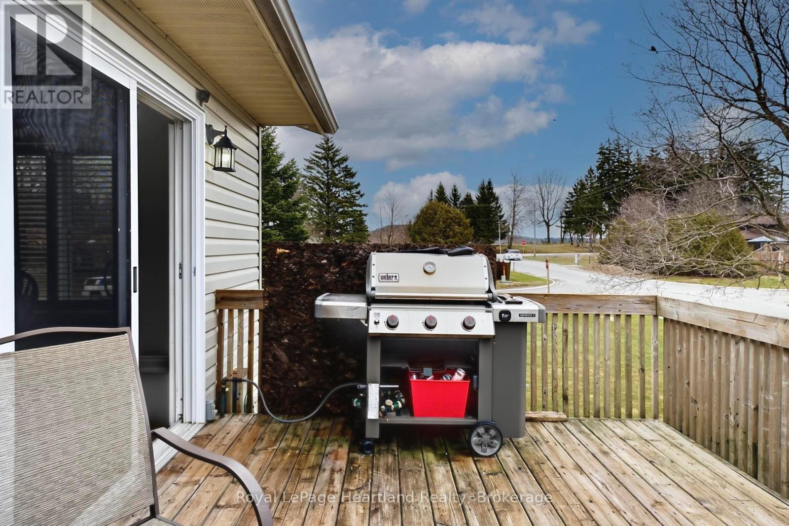 20 Crawford Street, North Huron, Ontario  N0G 2W0 - Photo 27 - X12950760