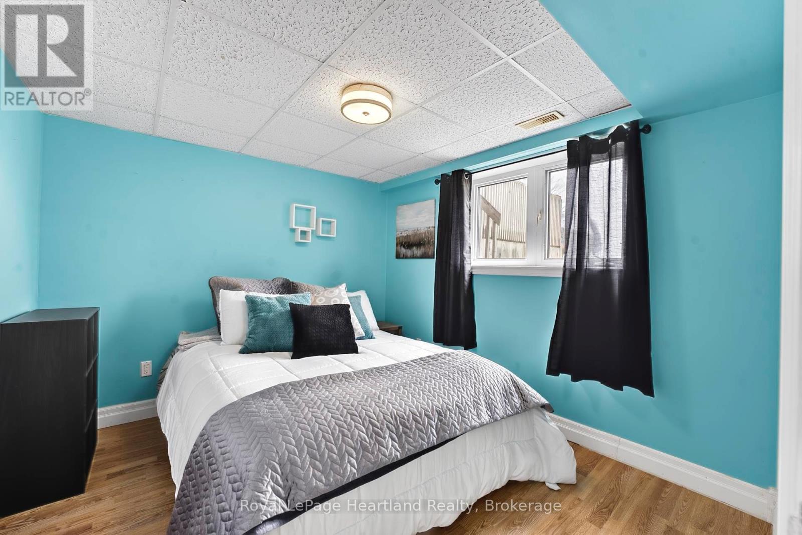 20 Crawford Street, North Huron, Ontario  N0G 2W0 - Photo 33 - X12950760