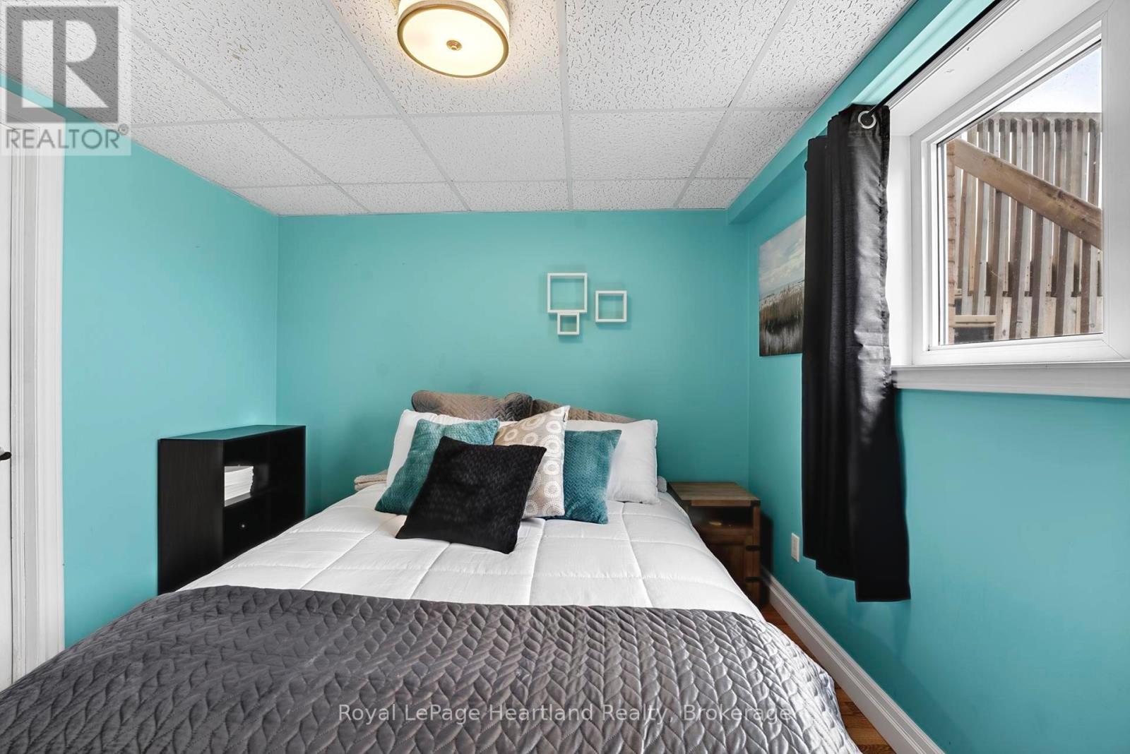 20 Crawford Street, North Huron, Ontario  N0G 2W0 - Photo 34 - X12950760