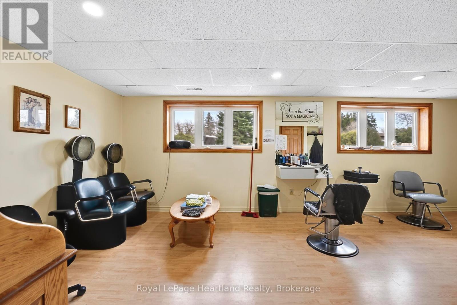 20 Crawford Street, North Huron, Ontario  N0G 2W0 - Photo 35 - X12950760