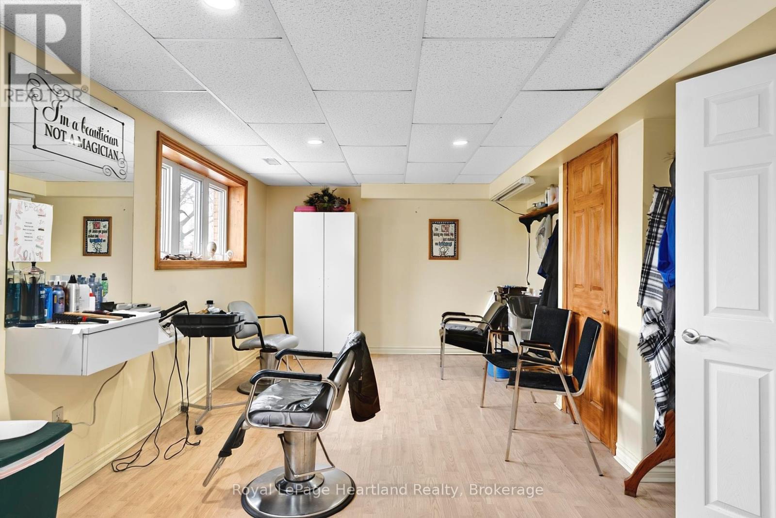 20 Crawford Street, North Huron, Ontario  N0G 2W0 - Photo 36 - X12950760