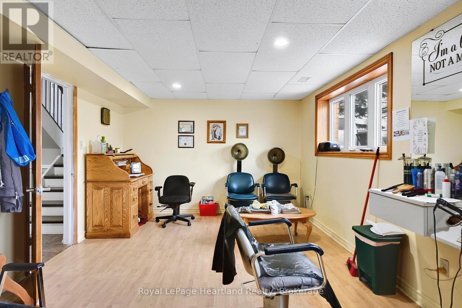 20 Crawford Street, North Huron, Ontario  N0G 2W0 - Photo 37 - X12950760