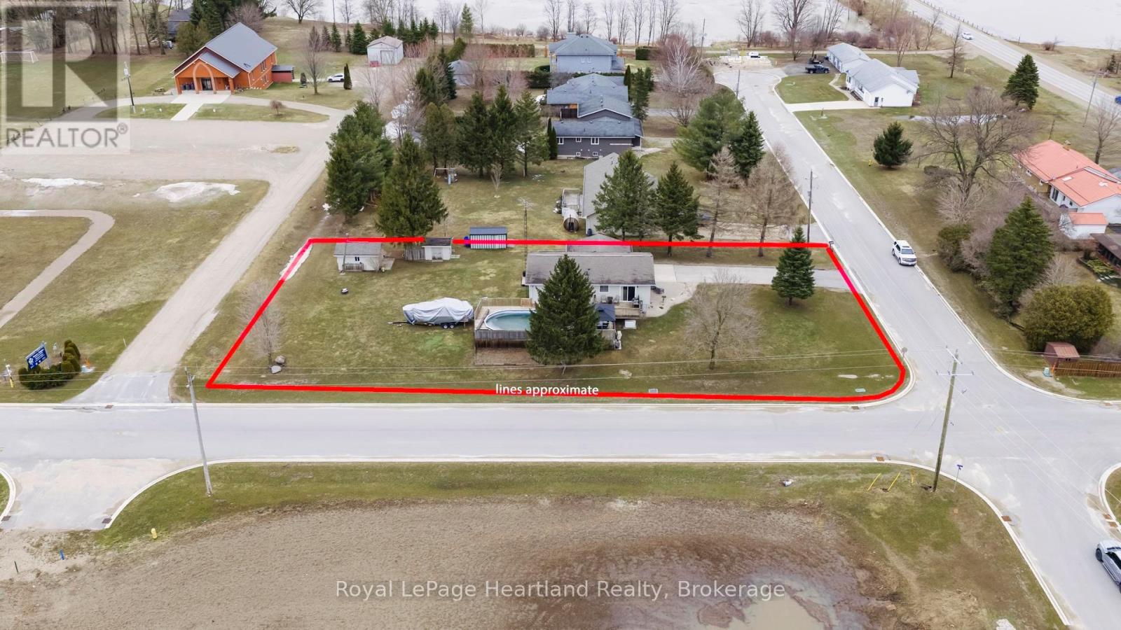 20 Crawford Street, North Huron, Ontario  N0G 2W0 - Photo 38 - X12950760