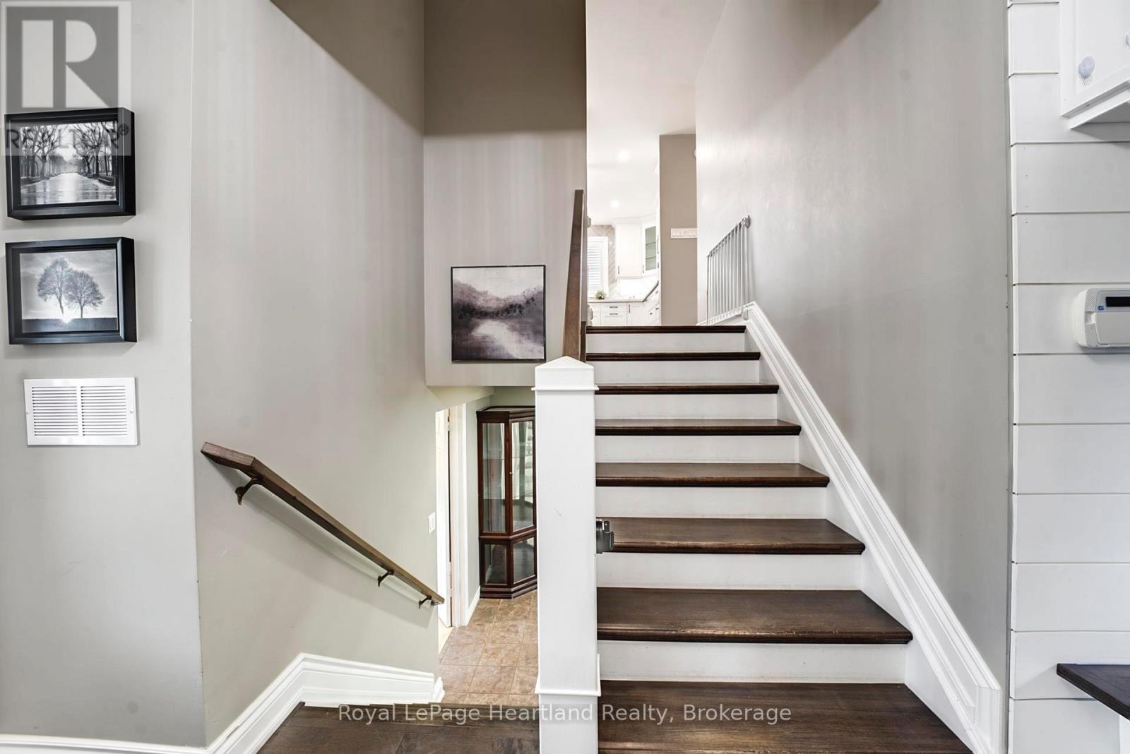 20 Crawford Street, North Huron, Ontario  N0G 2W0 - Photo 4 - X12950760