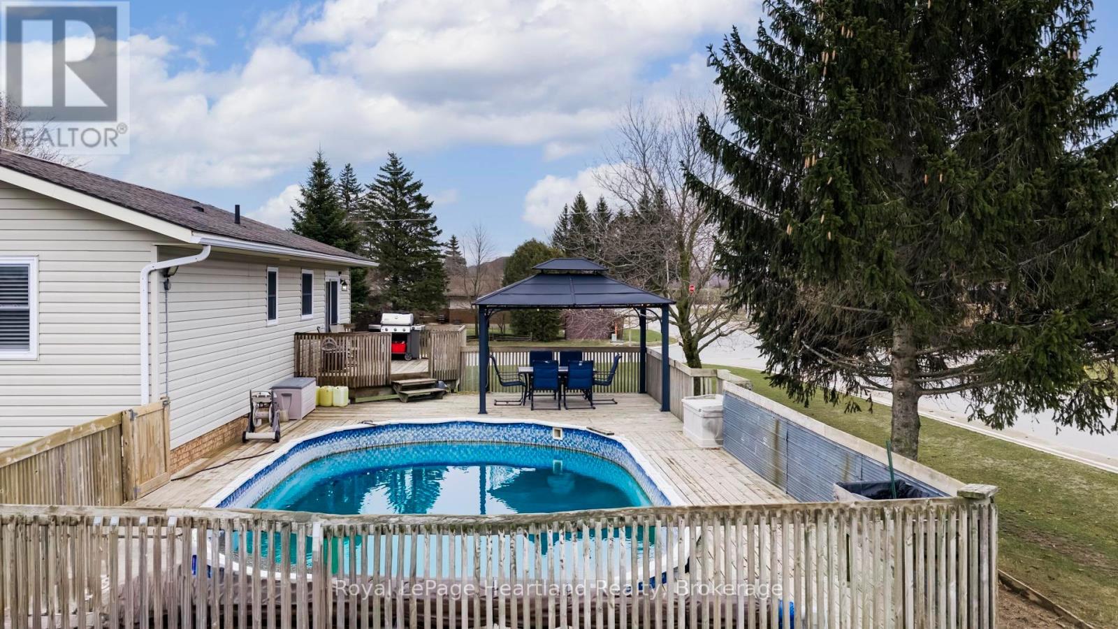 20 Crawford Street, North Huron, Ontario  N0G 2W0 - Photo 42 - X12950760