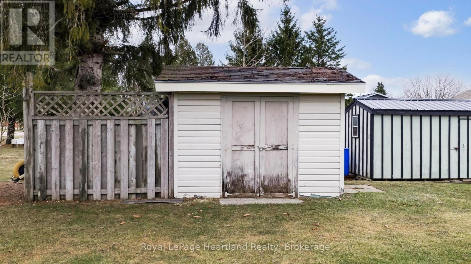 20 Crawford Street, North Huron, Ontario  N0G 2W0 - Photo 43 - X12950760