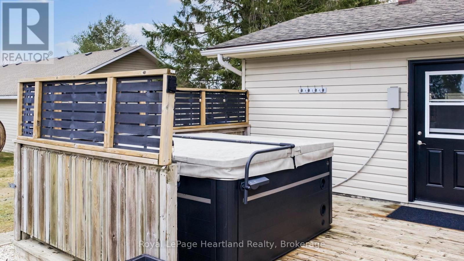 20 Crawford Street, North Huron, Ontario  N0G 2W0 - Photo 46 - X12950760