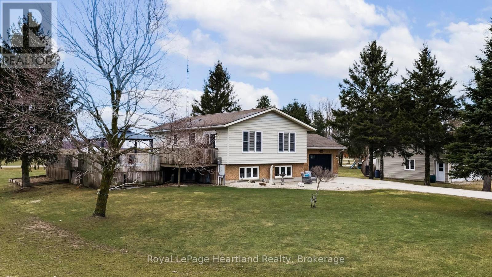 20 Crawford Street, North Huron, Ontario  N0G 2W0 - Photo 48 - X12950760