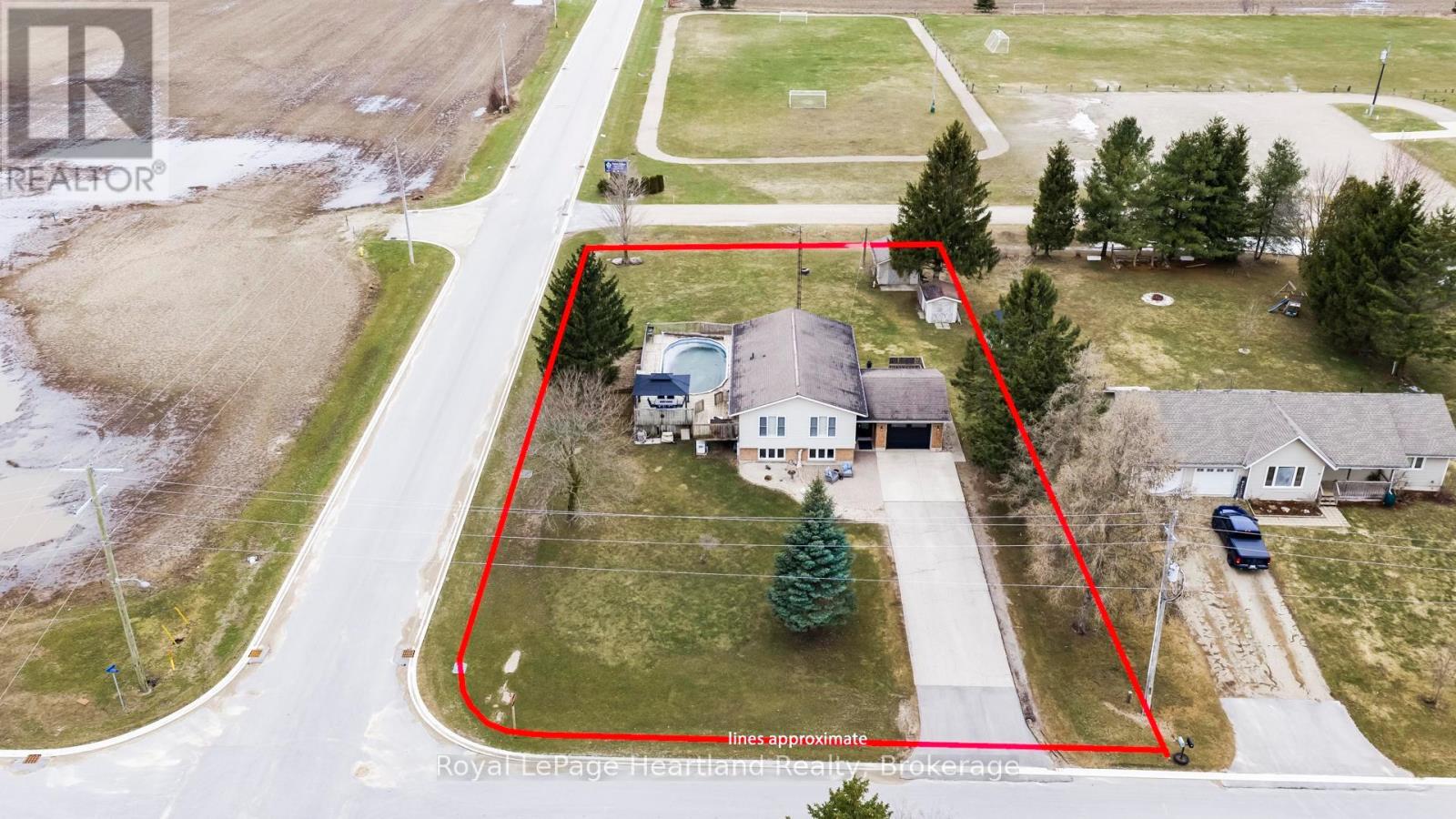 20 Crawford Street, North Huron, Ontario  N0G 2W0 - Photo 49 - X12950760